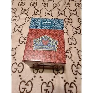 Disney Traditions Jim Shore Mickey Minnie w Flower Basket Love In Bloom 4032589